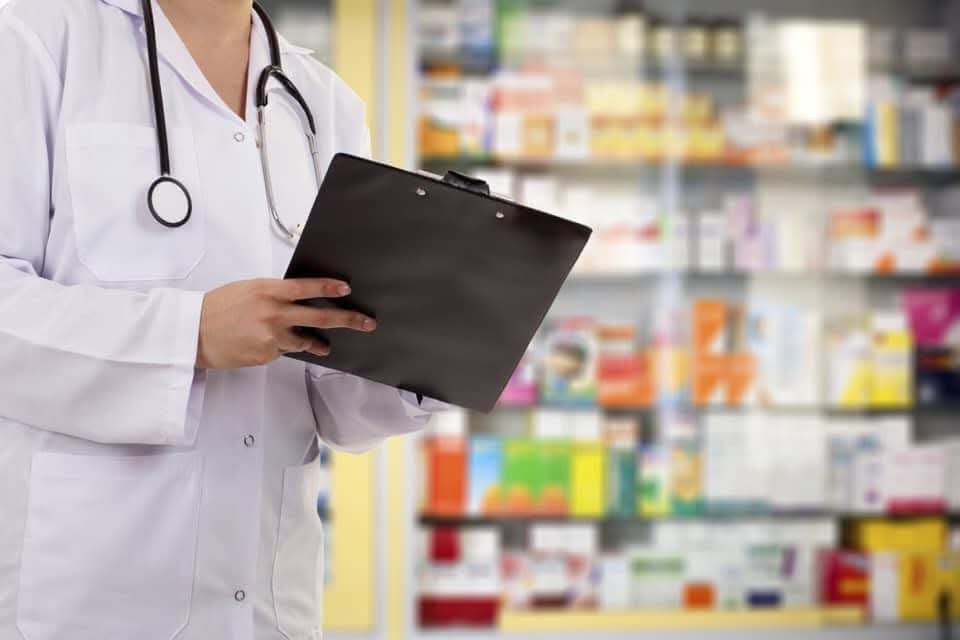طالبة بمعدل 95.5% لم تحصل على مقعد صيدلة ..  ووالدها يناشد عبر سرايا: أين العدالة في القبولات الجامعية؟