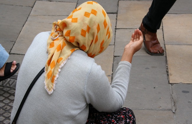 عمان : القبض على متسولة من جنسية غير عربية 