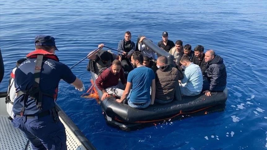 تركيا تنقذ 88 مهاجرا أجبرتهم اليونان على العودة