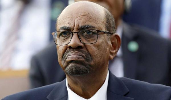 نقل رئيس السودان السابق عمر البشير إلى العناية المركزة