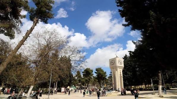 معلمون يطالبون بالاكتفاء برسوم التسجيل لطلبة الجامعات المستفيدين من "المكرمة"
