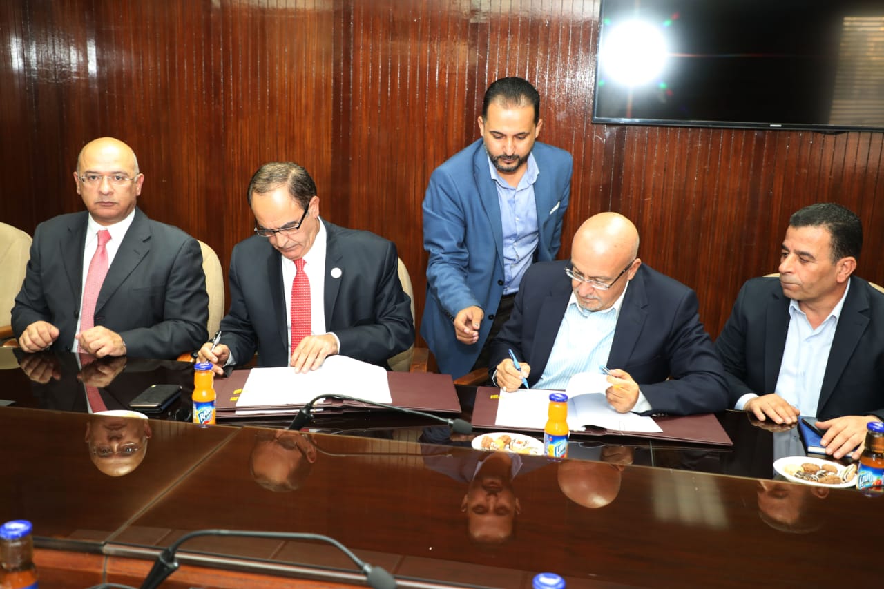 وزير المياه والري يوقع اتفاقية تزويد البوتاس العربية باحتياجاتها المائية