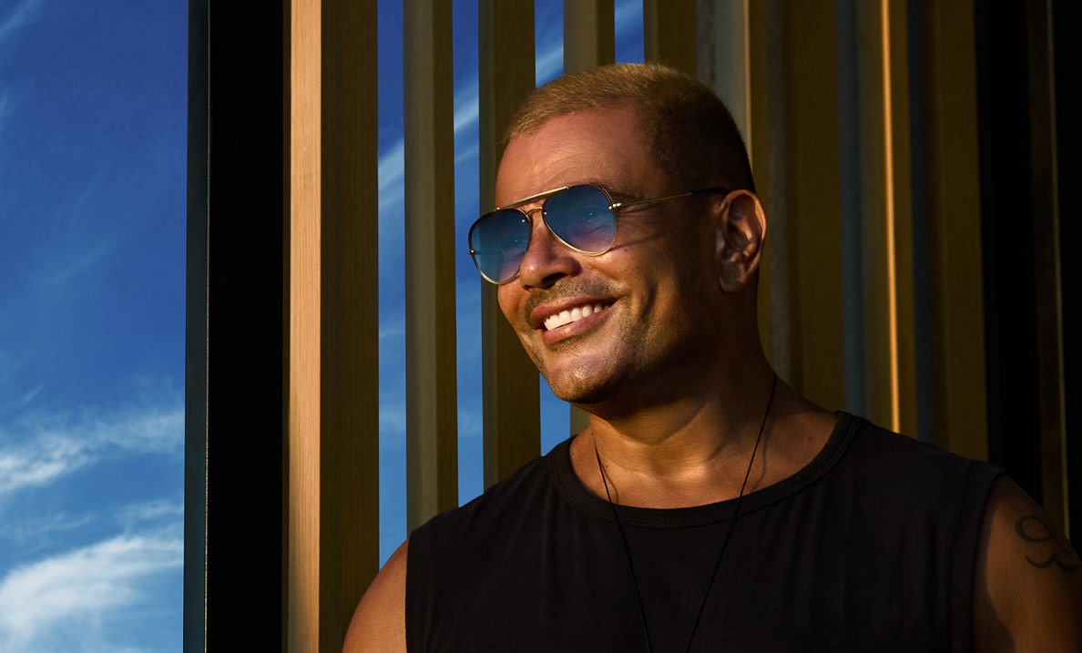 عمرو دياب يفاجئ ابنته جنا: أنت اللي نجحتيني