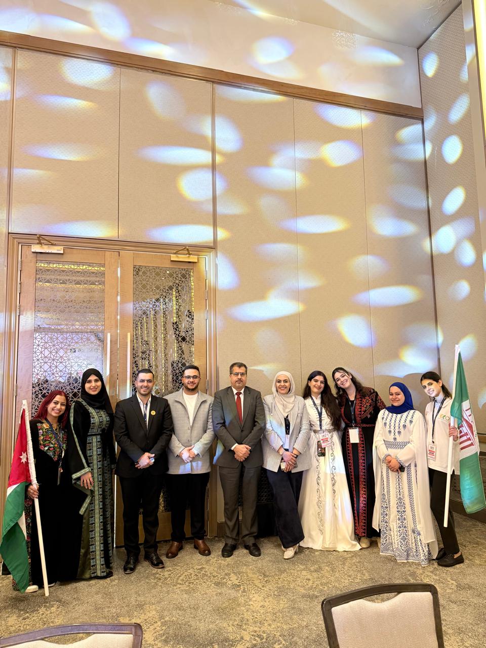 جامعة البترا تحصد المركز الثالث وجائزة أفضل فكرة في خدمة المجتمع بأولمبياد اللغة الإنجليزية العالمي للجامعات 2025