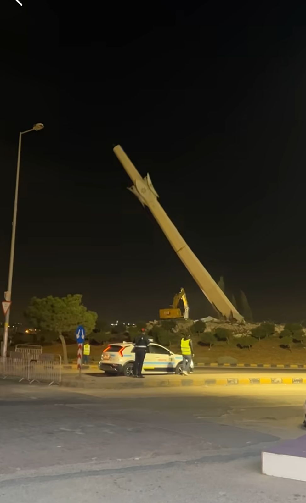 مقطع متداول .. لحظة سقوط دوار “التطبيقية” في شفا بدران