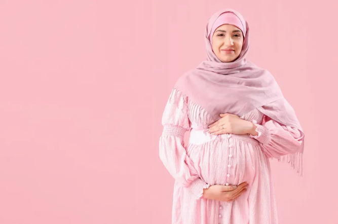 فوائد صوم الحامل في رمضان ..  وكيف يمكن الصيام بأمان؟