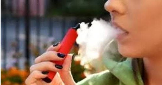 "الفيب "على بوابة المدرسة ..  طلبة يخرجون من الصفوف الأساسية إلى التدخين