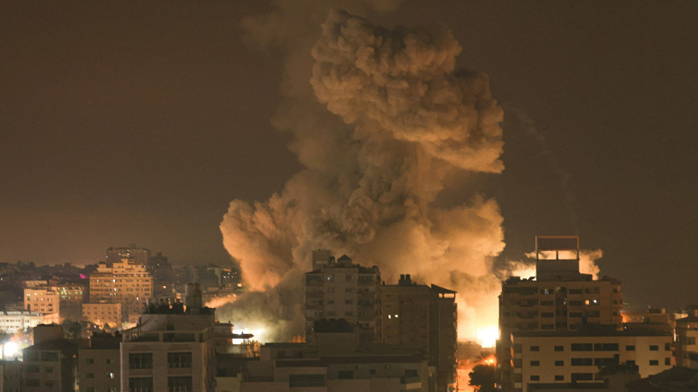"انفجار كبير جدا" يهز مدينة غزة مع استمرار القصف على القطاع