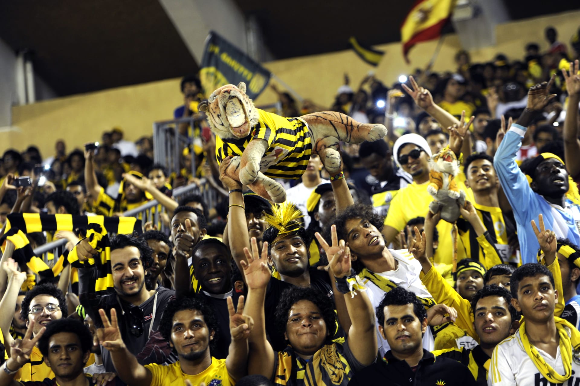 الانضباط تعاقب اتحاد جدة ..  وتغرم لاعبي الشباب والأخدود