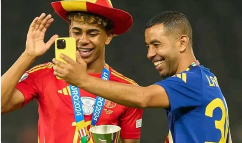 والد لامين يامال في برنامج (التوك شو) ..  ما القصة؟