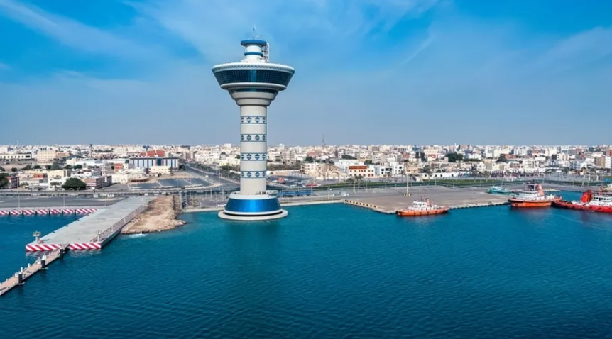  ميناء ينبع السعودي يوقف عمليات تحميل النفط