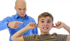 زوجي يرفض بعض نفقات أولادنا  ..  فما رأيكم؟