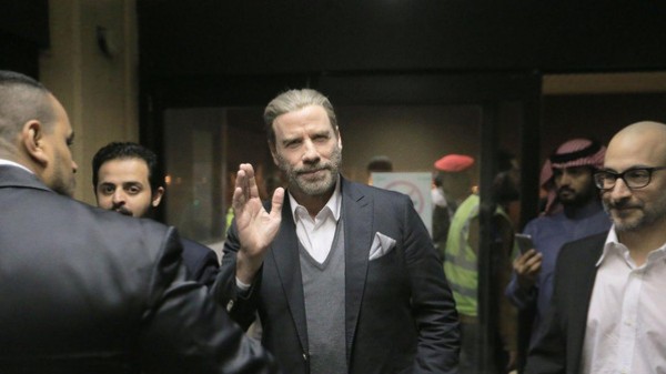 بالفيديو .. بعد ترخيص السينما جون ترافولتا يزور السعودية لأول مرة
