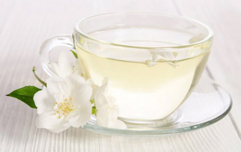 10 فوائد مذهلة للشاي الأبيض… يقاوم السمنة ويُباعد علامات الشيخوخة