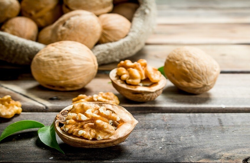 فوائد مذهلة للجوز ..  وجبة صغيرة بقيمة صحية كبيرة