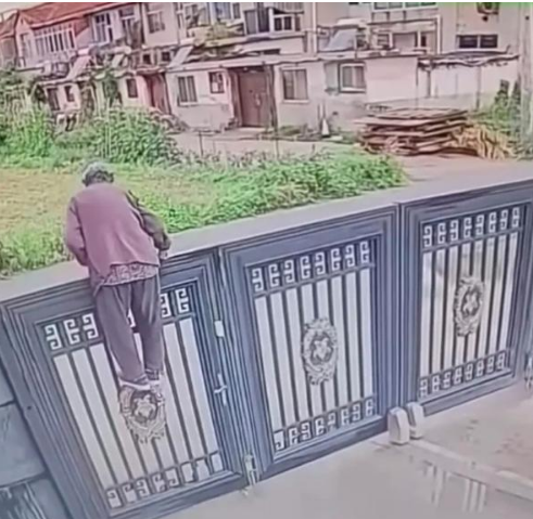 تسعينية تهرب من دار مسنين بتسلّق مبهر