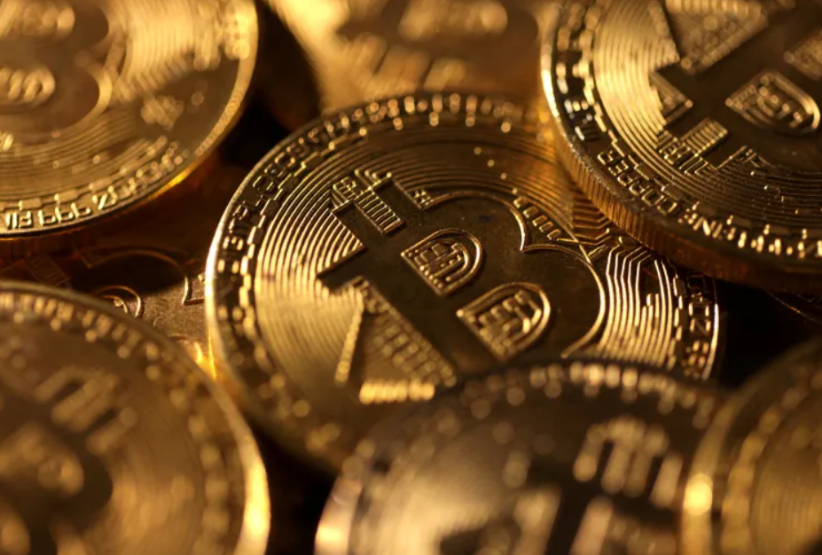 نيوزويك: أسرار عسكرية أمريكية بيعت للروس مقابل الملايين