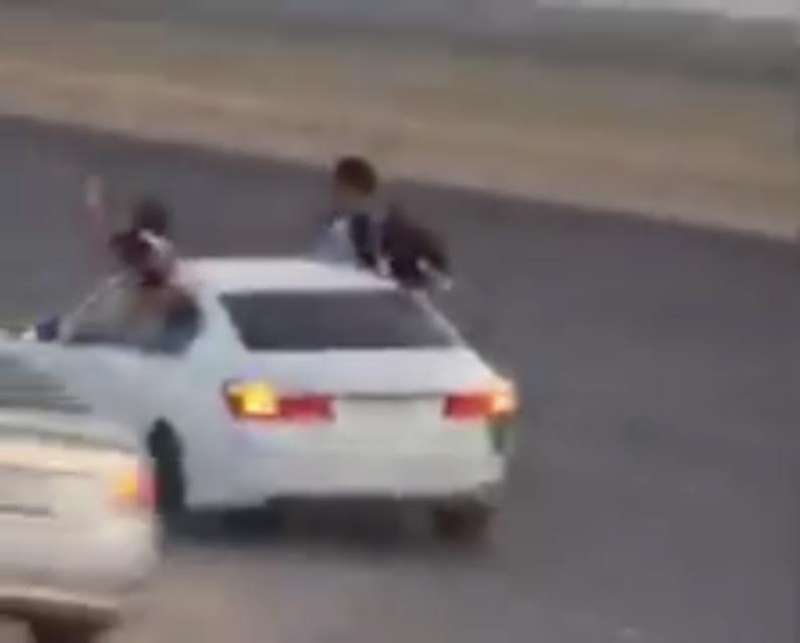 شرطة الرياض عن "مقطع المفحط": الفتاتان يمنيتان وأودعتا سجن النساء
