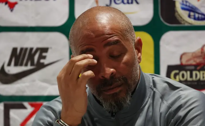 "لحظة غضب" ..  مدرب نيجيريا يعتذر للكونغو عن اتهام السحر