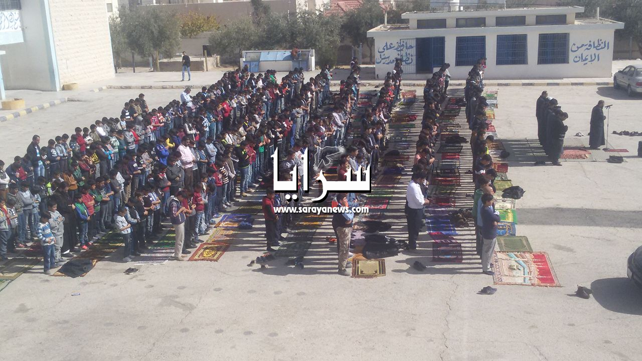  بالصور ..  مدرسة محمد خطاب الأساسية بمعان تقيم صلاة الاستسقاء