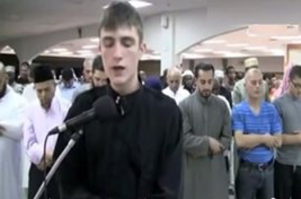 شاب أمريكي يرفض ترك القرآن من أجل 30 مليون دولار!  .. فيديو