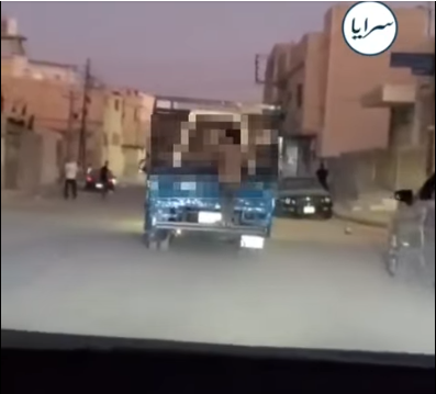 بالفيديو ..  طفل في "الرصيفة" يتسلّى بالتنقل فوق الشاحنات معرضًا نفسه للموت