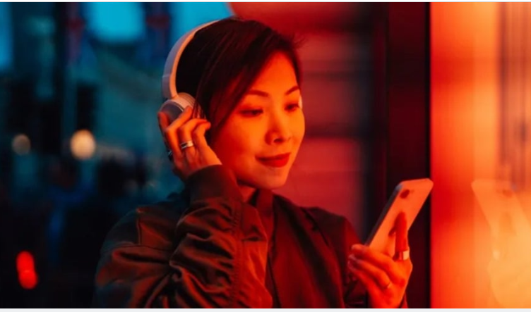 هل مُطربك الجديد إنسان أم روبوت؟ فروقات جوهرية تكشف الحقيقة