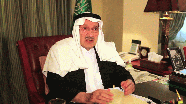 بالصور ..  تعرف على الأمير الراحل طلال بن عبدالعزيز آل سعود 