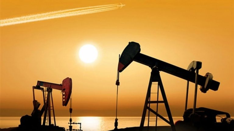 النفط يتجه صوب تكبد أكبر خسارة أسبوعية منذُ بداية العام 