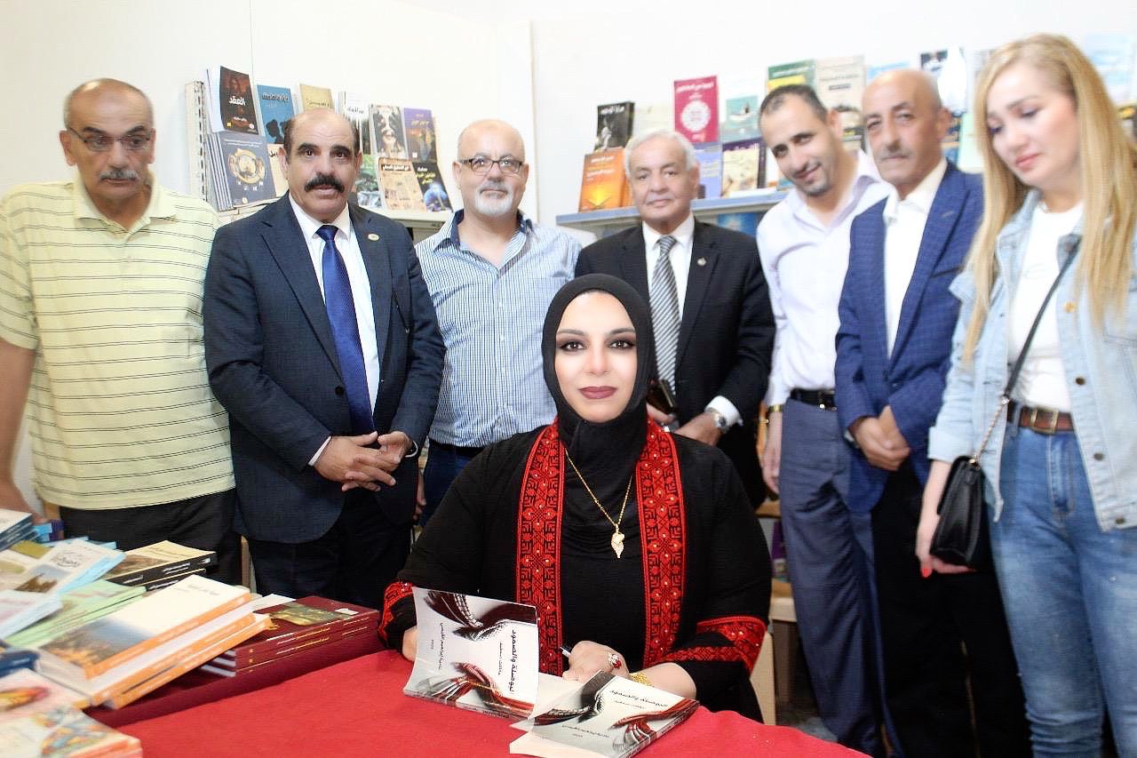  اتحاد الكتّاب يحتفي بتوقيع كتاب “البوصلة والصمود” لنادية القيسي في معرض عمّان الدولي للكتاب