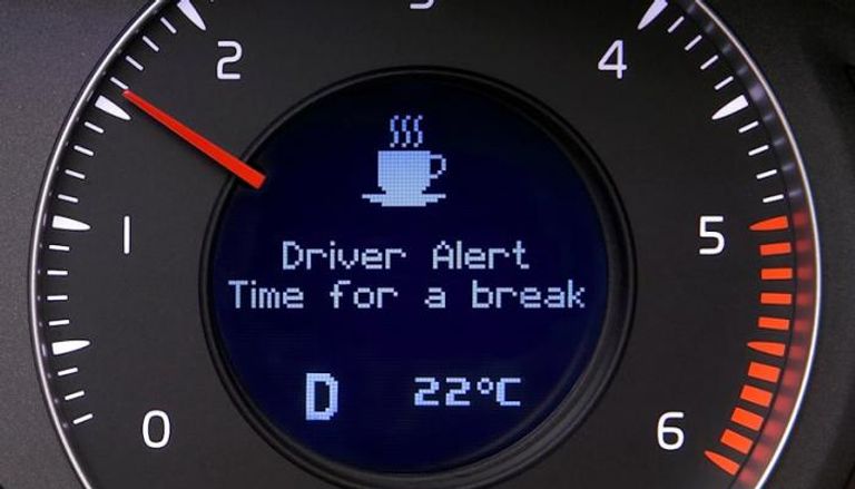7 أنظمة تحميك من الغفوة أثناء قيادة السيارة ..  تعرف عليها