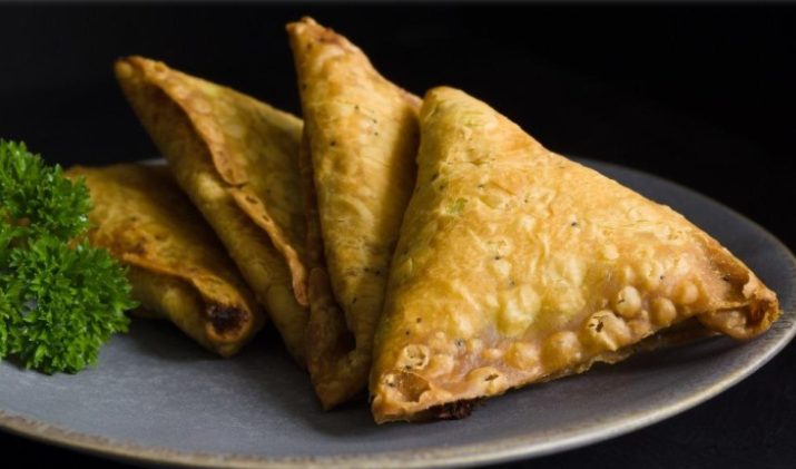 السمبوسة بحشوة اللحم والخضار