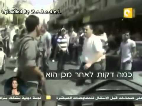 بالفيديو  ..  فلسطيني يضرب ضابطة اسرائيلية بعدما استفزته