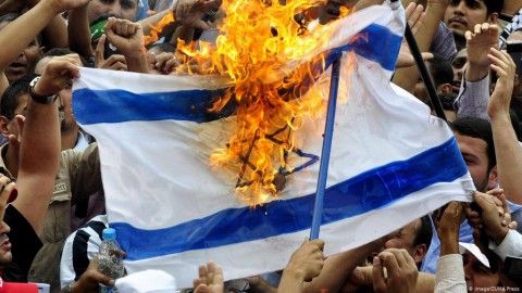 "إسرائيل" تُواجه “تسونامي دبلوماسي” وعُزلتها عن العالم تتزايد والأزمة تتعقّد ..  صحيفة بريطانية تكشف التفاصيل