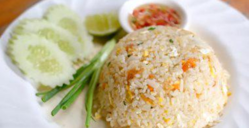 طريقة عمل الأرز المقلى بالخضار والكاجو 