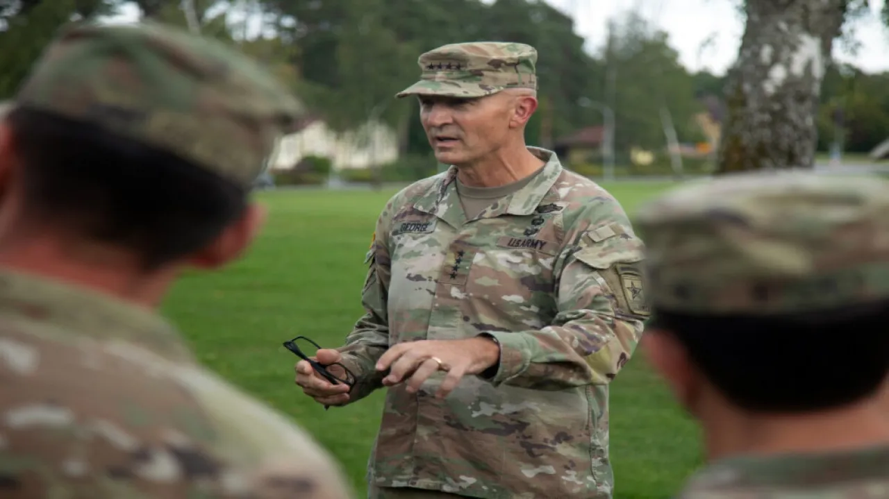 تفاصيل وتحليل اقالة رئيس اركان الجيش الاميركي 