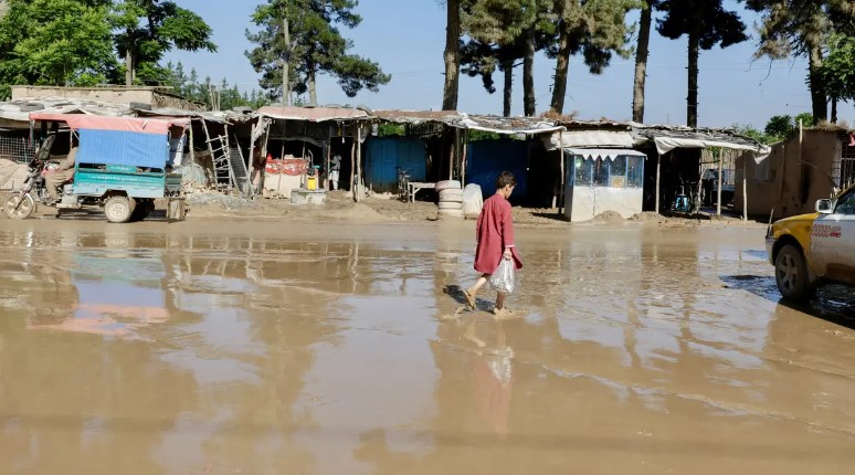 50 قتيلاً على الأقل جراء فيضانات في غرب أفغانستان