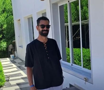 مصر  ..  "شاب مسيحي" يفوز برحلة عمرة ويهديها لجارته المسلمة  ويعلق: "كان نفسي أحقق أمنيتها" - فيديو