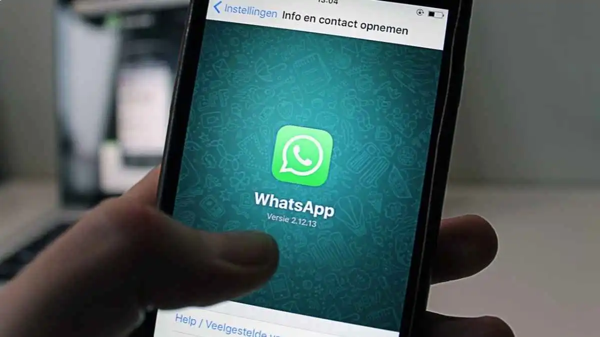 وداعاً للملصقات الصامتة ..  واتساب يختبر ميزة غير مسبوقة  