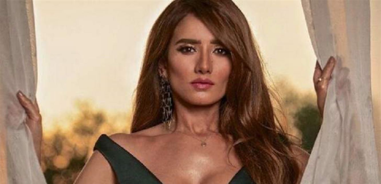 صورة .. زينة تكشف سر بكائها كل يوم بسبب هذا الفنان 