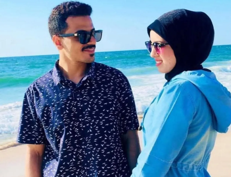 استشهاد الإعلامية نور قنديل وعائلتها في دير البلح