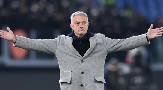 القادسية "يرعب" كبار دوري روشن ويقترب من التعاقد مع مورينيو