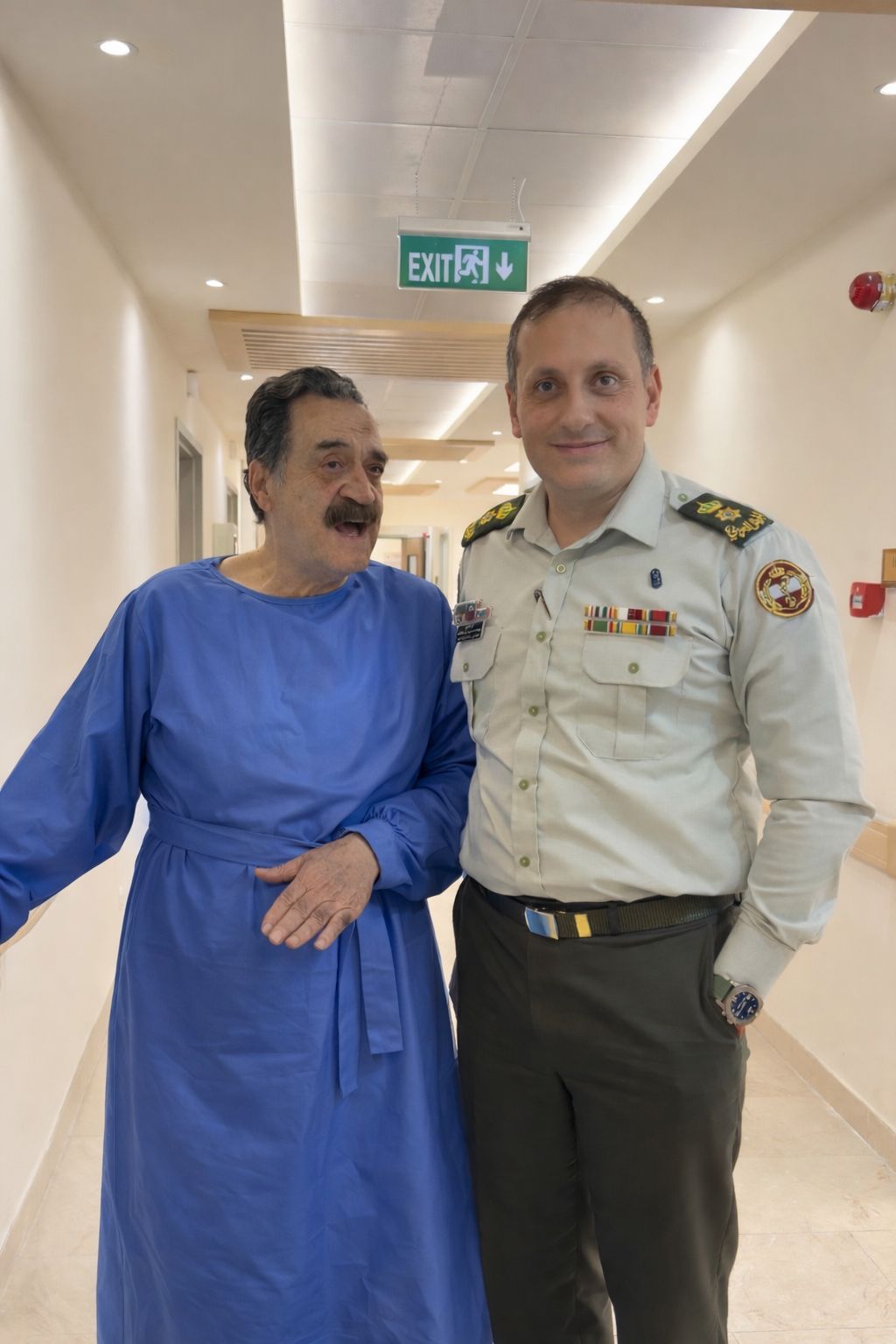 الدكتور محمد أنور أبو كف يجري عملية جراحية متطورة للفنان القدير ماهر خماش