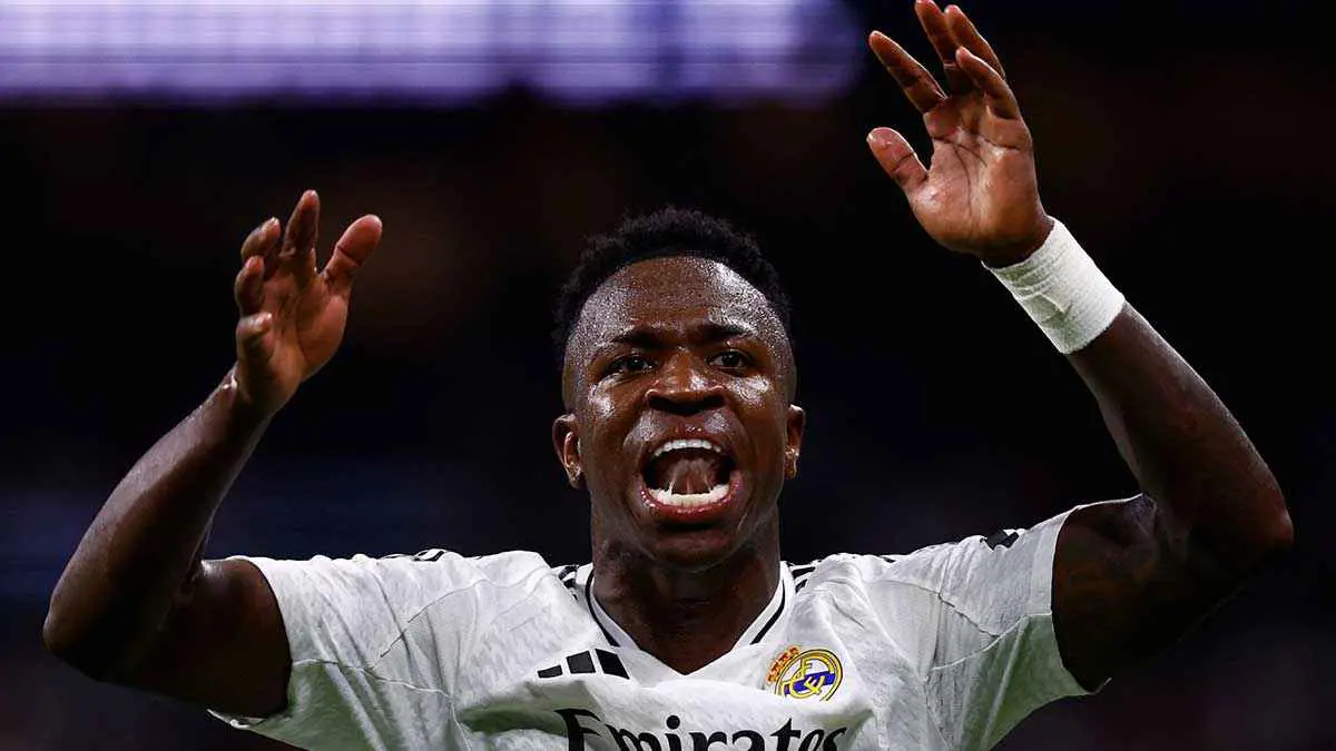 مفاجأة ..  فينيسيوس يرفض أعلى راتب لكريستيانو رونالدو في ريال مدريد 