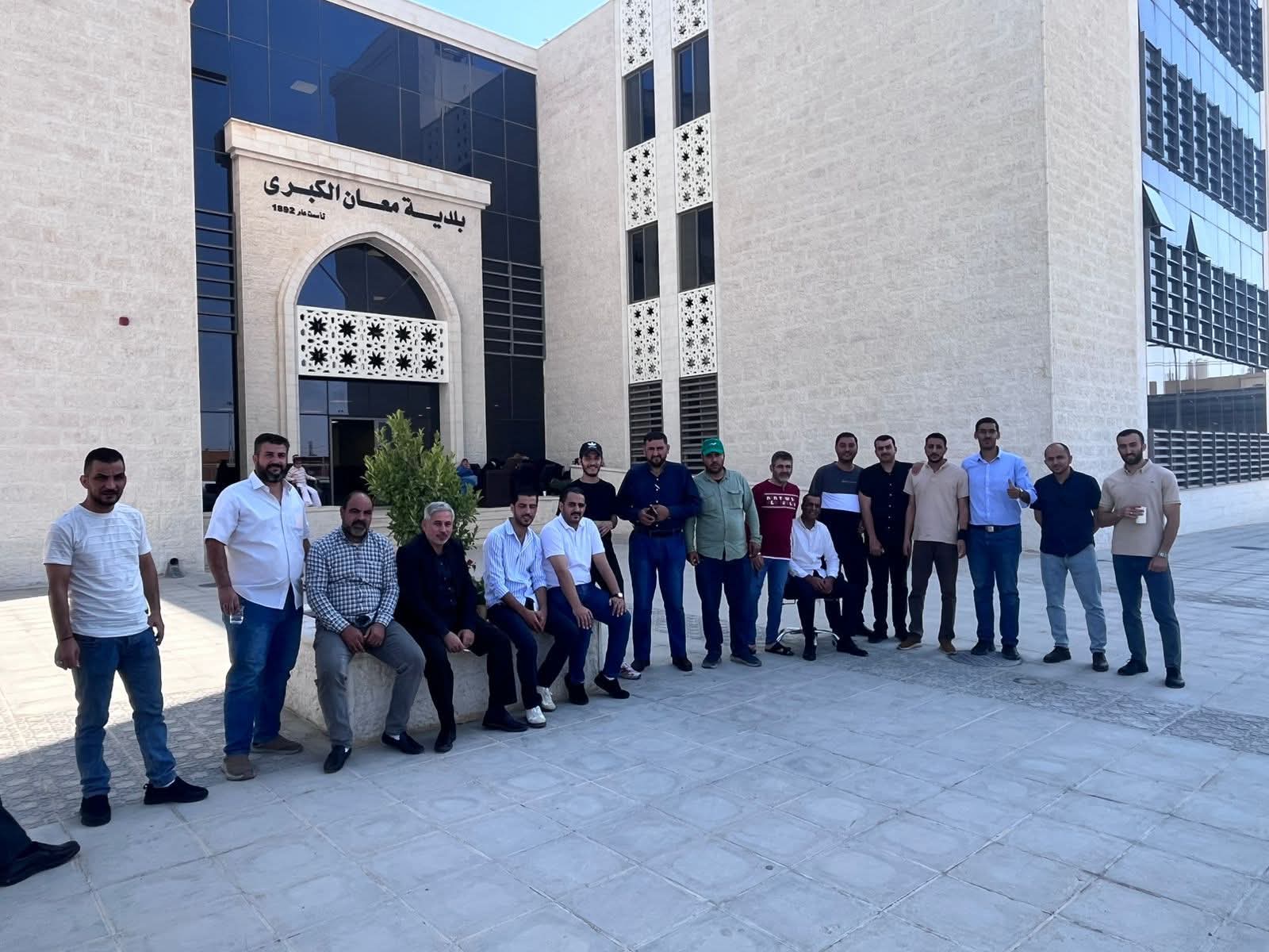 موظفون في بلدية معان الكبرى يعلنون إضراباً شاملاً ومفتوحاً عن العمل  ..  صور
