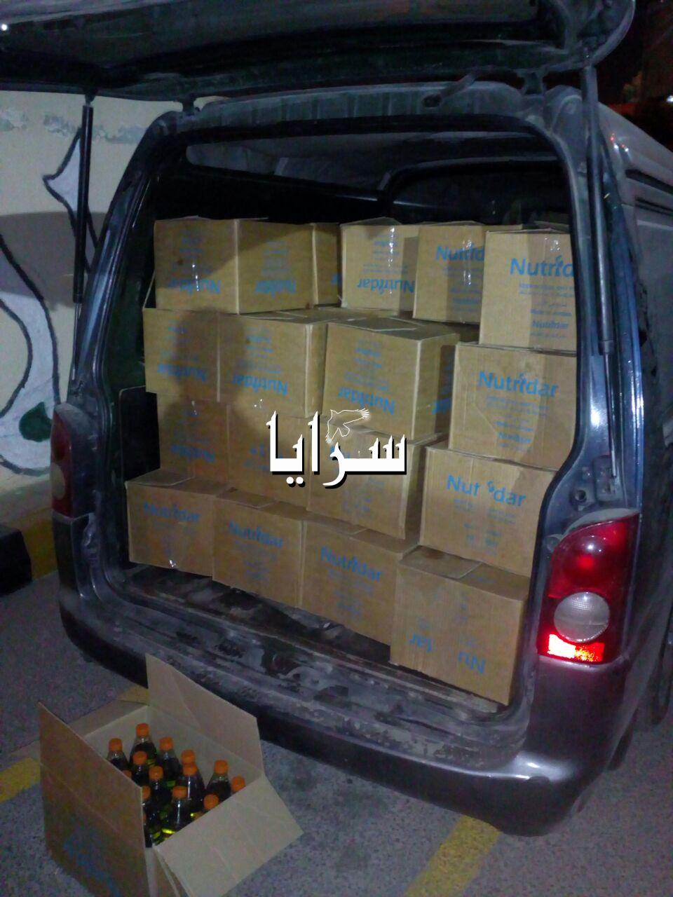الزرقاء .. بالصور: ضبط أكثر من 700 لتر زيت زيتون مغشوش وتحويل صاحبها للحاكم الإداري 