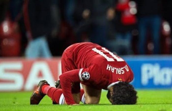 مشجع يشهر إسلامه بسبب محمد صلاح ..  صورة 