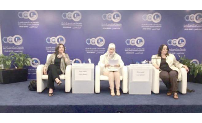 سميحة خريس توقع رواية "فستق عبيد" في "منتدى شومان"