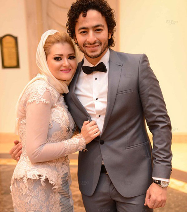 بالصور  ..  زوجة حمادة هلال أجمل بعدما ارتدت الحجاب