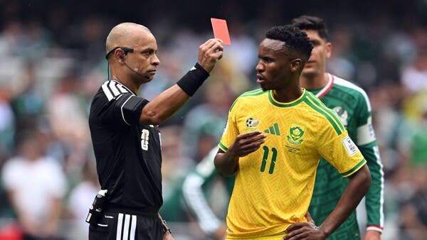 سابقة تاريخية ..  طرد 3 لاعبين في افتتاح كأس العالم